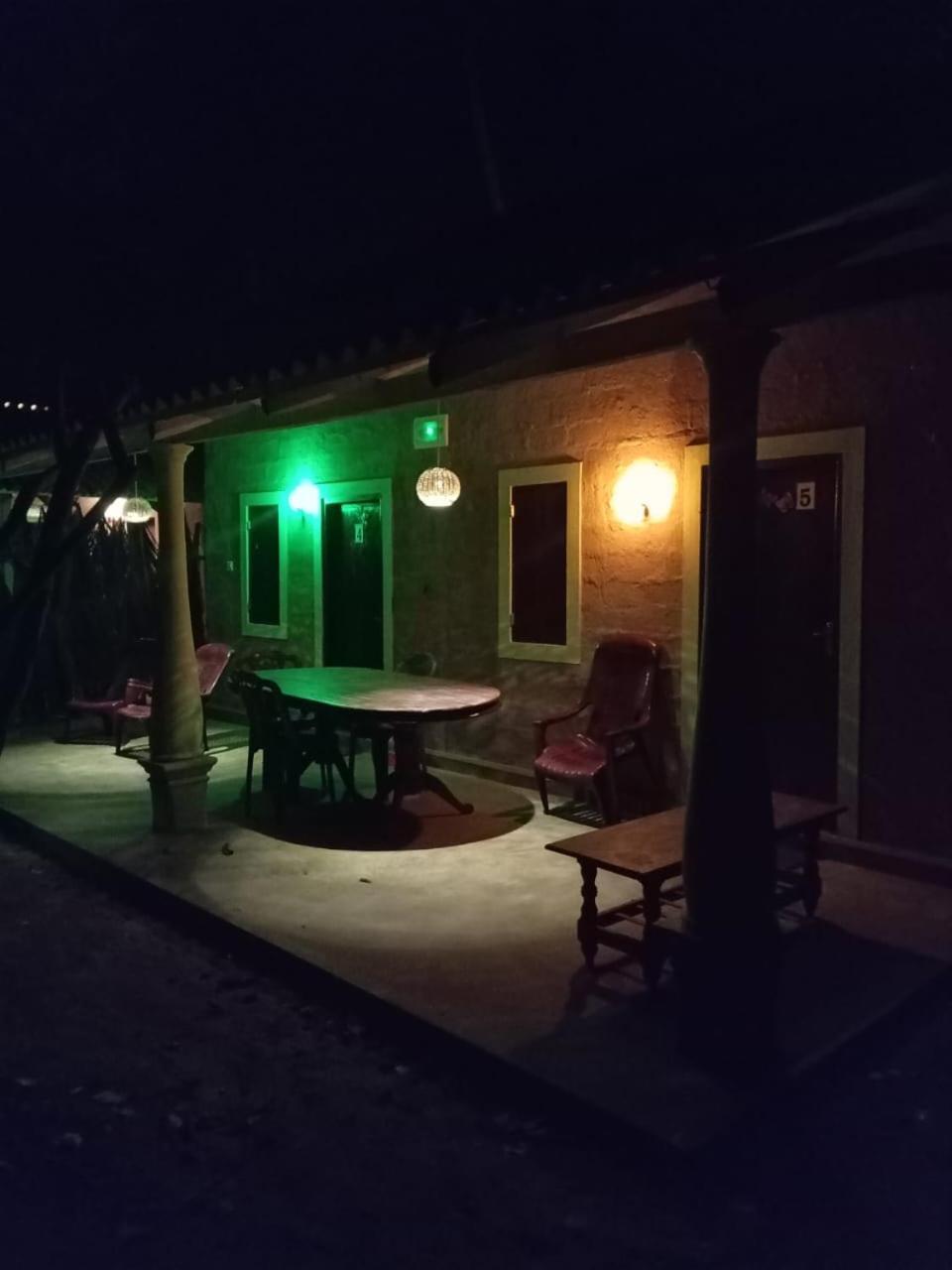 By The C' Cabanas Хикадува Екстериор снимка